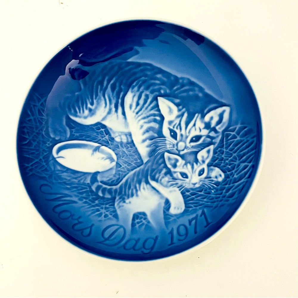 Copenhagen Porcelain Plate Mother's Day Cat & Kitten Collectors Plate Wall Art